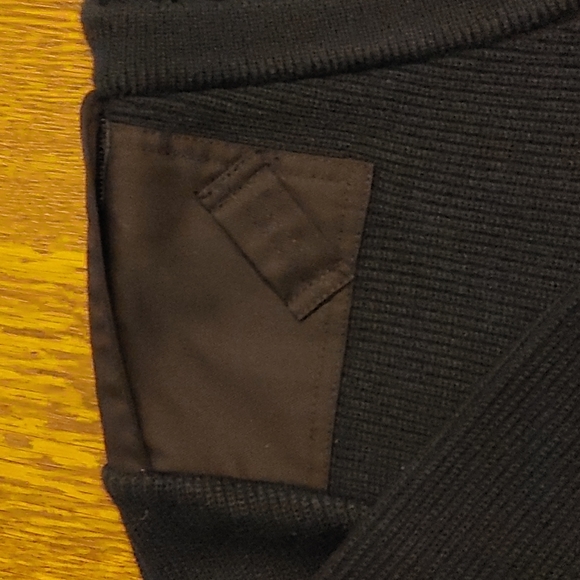 Men's Rib knit 100% Acrylic Pull Over with Epaulet Detail Size Medium - Picture 2 of 8